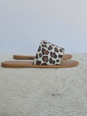 Leopard Print Single Band Slide Sandals Tan Size 9